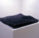 Fra utstillingen "Tone Vigeland. Smykker og skulptur": Skulptur I i bly og stål, 1998-1999. Bildet er kun til redaksjonell bruk - ikke for salg. Foto: Tone Vigeland/Galleri Riis